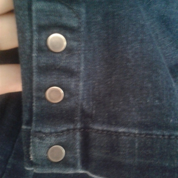 π Croft & Barrow Premium Denim Capris - Picture 8 of 9